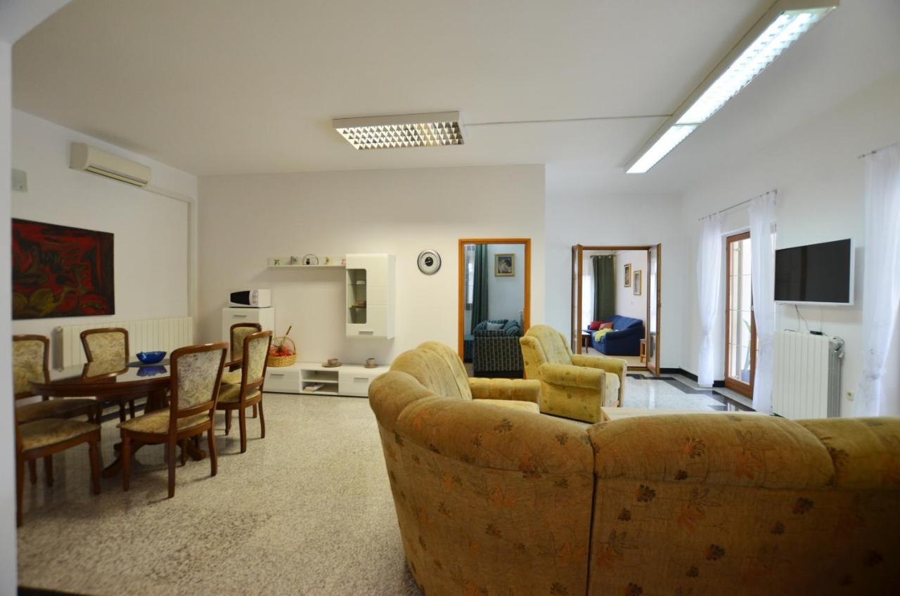 Zminj Apartments *
