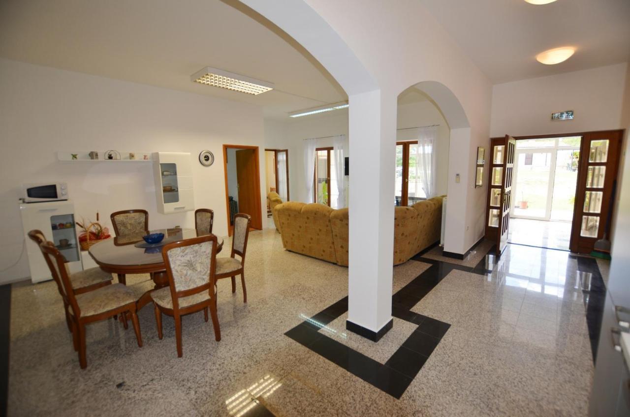 Appartement Zminj Apartments