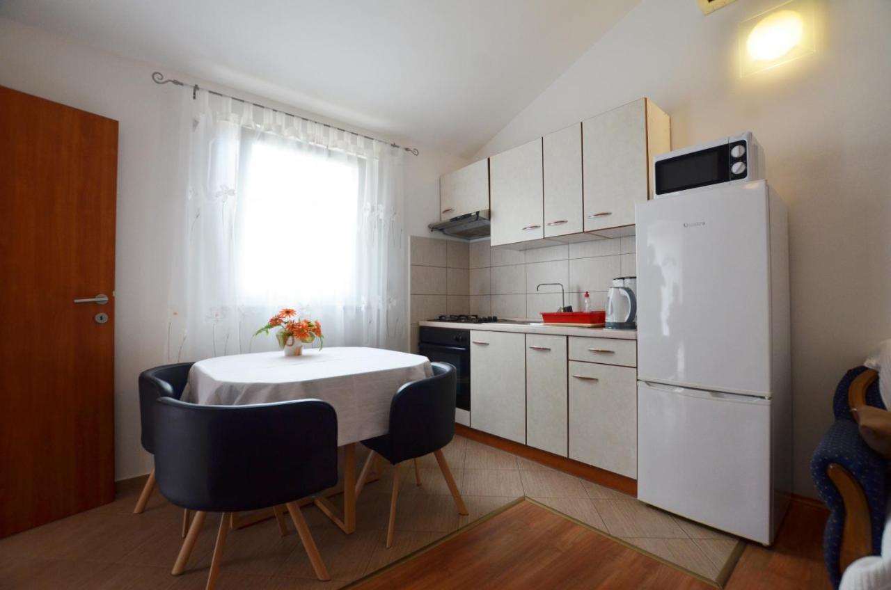 Apartment Zminj Apartments