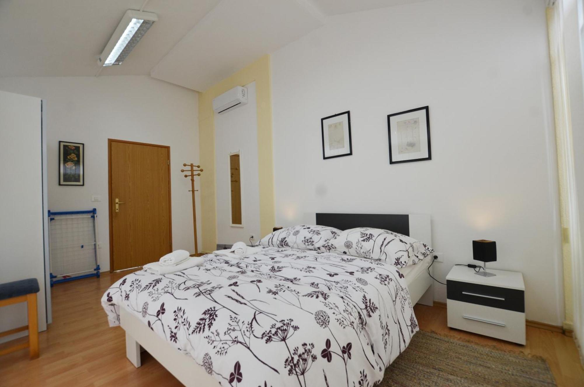 Zminj Apartments *